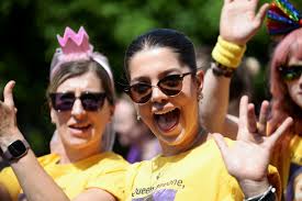 Sun comes out for Women's Mini Marathon as more than 25,000 runners take to  the streets