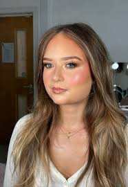 1-1 makeup lesson from today 🥰✨ Left side done by me and right side done  by saffron (side shown in picture below is her work)👏🏼 Whether you're a  beginner wanting to master