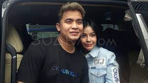 Kabar kedekatan elvia cerolline dan billy syahputra semakin disorot usai adik melaney ricardo mengungkap rencana pernikahan. Billy Syahputra Konfirmasi Putus Dari Elvia Cerolline Karena Hal Sepele