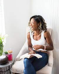 Personal Branding Lifestyle Photoshoot In An Airbnb Personalbrandphotography Branding Photoshoot Inspiration Personal Branding Photoshoot Business Photoshoot
