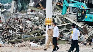 Gempa di kedalaman 37 km, dengan koordinat: Waspada Bmkg Sebut Aktivitas Gempa Meningkat Di Awal 2021