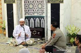 Lirik sholawat la ilaha illallah لا اله إلا الله، الله الله ، لا إله إلا الله تب علينا lâ ilâha illâallâh, allâh. Habib Syech Bin Abdul Qadir Assegaf Jangan Takut Tenang Saja Jpnn Com