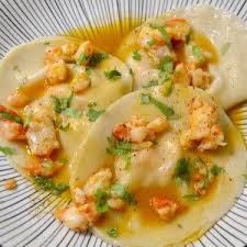Ravioles De Gambas Et Jus Au Lait De Coco Loftkitchen Recept Lekker Eten Maaltijdrecepten Kerstdiner Recepten