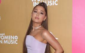 Die sängerin heiratete vor kurzem den immobilienmakler dalton gomez (25). Outet Sich Ariana Grande Mit Monopoly Als Bisexuell