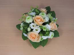 Un centre de table bien décoré embellira votre table, ne surchargez pas votre déco, nous vous présentons une sélection de centre de tables actuels dont. Comment Realiser Un Centre De Table Fleuri Pour Votre Mariage