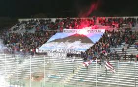 Gemellaggio delle 2 squadre + belle d' italia con città simili in tutto e per tutto! Ultras Reggina Gemellaggi E Rivalita Sportive Il Catania E Quello Striscione Del 2017 Tutto Calcio Catania