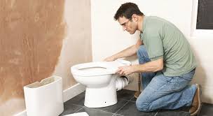 3 conseils pour enlever une cuvette de toilettes