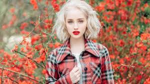 Un metodo molto semplice è usare il phon, dopo lo shampoo si asciugano i capelli a testa in giù, per dare corpo, e si usa il diffusore, cercando di sfregare . Capelli Mossi Corti Come Farli E Consigli Su Come Gestirli