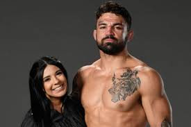 Know his bio, wiki, salary, net worth including his dating life, girlfriend, married, wife, age, height, ethnicity and facts. Robert Whittaker Responds If His Wife Will Follow Mike Perry S Girlfriend