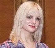 Shmeca Melvin's Instagram, Twitter & Facebook