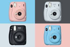 Toma y agita una foto instantánea. Fujifilm Instax Mini 11 La Popular Instantanea Regresa Con Nuevas Curvas Y Funciones