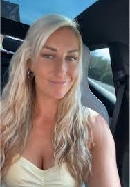 Courtney Grubbs's Instagram, Twitter & Facebook