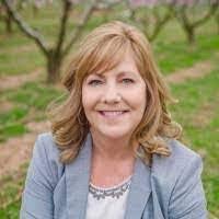 Catherine Echard's Instagram, Twitter & Facebook