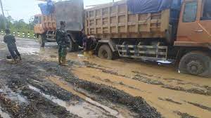 Steven tepeng kaligis langsam teruss #catatansibuluk. Jalan Margasari Marabahan Rusak Parah Truk Tepung Terigu Terjebak Kubangan Lumpur Banjarmasin Post