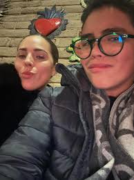 Se está burlando de las caras que hago cuando me tomo fotos 😂😂