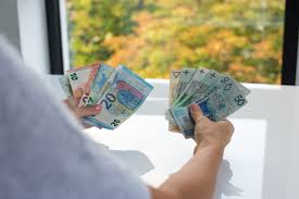 Darowizna dla członka rodziny z zagranicy a opodatkowanie w Polsce