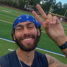 Austin Willis (@_austinjwillis) • Instagram photos and videos