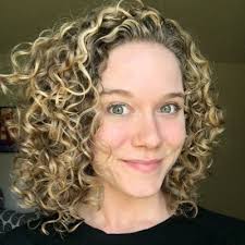 Amanda Font (@afontradio)