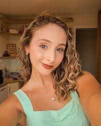 Amanda Colombo Esteves