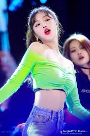 Visual hiện tại của cô nàng là hàng thật giá thật và không có sự can thiệp của các biện pháp. Full Body Soo Jin Gidle Gidle G I Dle 2020