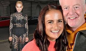 Evans grew tired of his young wife and sent her. Chris Evans Virgin Radio Host In Rare Outing With Wife To Support Ex Spouse Billie Piper Celebrity News Showbiz Tv Express Co Uk