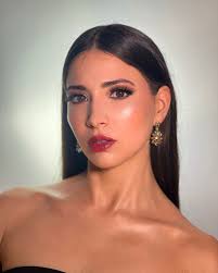 Mary Kay Unlimited™ Lip Gloss Despídete de las desventajas del brillo  labial típico y olvídate de las fórmulas pegajosas del pasado. Disfruta  este moderno brillo labial súper terso en acabados cremoso #Natalia #