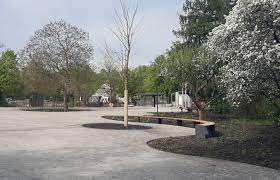 Wir freuen uns auf ihren besuch und wünschen ihnen eine möglichst gute zeit bei uns. Grun Berlin Britzer Garten Neueroffnung Eingang Blutenachse
