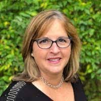 Deborah Sirois's Instagram, Twitter & Facebook