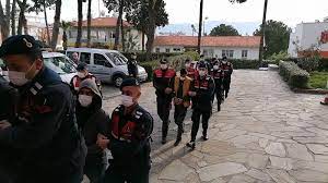 Satranç şampiyonalarının resmi olarak yapılmaya başlandığı 1886'dan beridir hiç kadın dünya şampiyonu olmadığı ve şu anda fide elo sıralamasının ilk 100 sırasında sadece iki tane kadın satranç oyuncusunun bulunduğu bilindiğinde çok da yadırganamayacak tespittir. Bozdogan Tarihinde Bir Ilk Manset Aydin