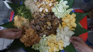 Ragam makanan yang dimiliki indonesia nampaknya memang bisa. Mengenal Rujak Cingur Khas Surabaya Sahabat Ufs
