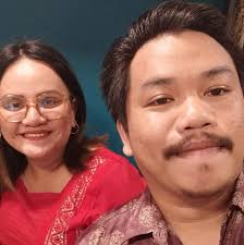 Go mobile without losing control. The Akai MPK mini is an ultra-compact  keyboard controller designed for the traveling musician and the desktop  producer. With an array of hardware controls, MPK mini lets