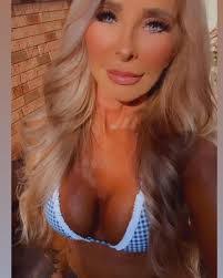 Naomi Betts's Instagram, Twitter & Facebook