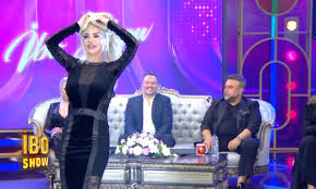 Adana'da bir gazino da şarkı söylerken hilmi topaloğlu tarafından keşfedildi. Manager Ozgur Aras Explained Why Bulent Serttas Did Not Look At Didem Who Was Dancing