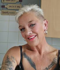 blackmoon_puma What do you love most about having a sideshave? “I just feel  more like my authentic self and that makes me beyond happy.” #rockthatbuzz  #girlswithshavedhair #girlswithshorthair #sideshave #sidecut #undercut  #newhair #freshhair #