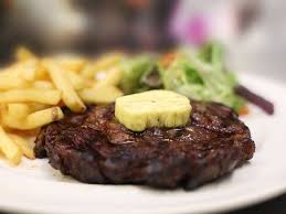 Mound french onions on meat and sprinkle with 1/2 cup shredded swiss cheese. We Serve Our Perfectly Cooked Char Grilled Rib Eye Steak With A Medallion Of Truffle Butter Crisp French Fries And A Bright Green Salad Picture Of The Oak Bistro Cambridge Tripadvisor