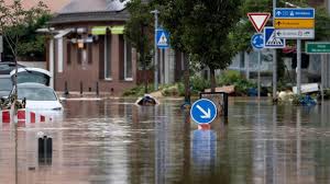 Jul 26, 2021 · several london underground train stations were heavily flooded, disrupting services. Flash Flooding After Heavy Rain Sweeps Across London Opera News