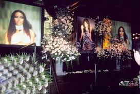 Woman steals ring out of open casket at texas funeral home. Aaliyah Funeral Pictures Funeral Pictures In 2020 Aaliyah Funeral Aaliyah Aaliyah Death