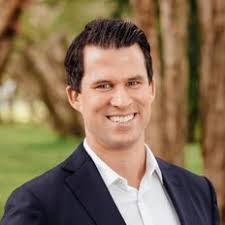 Rob Cinelli's Instagram, Twitter & Facebook