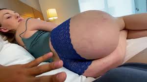 booty takes up the whole bed - XNXX.COM