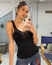 Ary tenorio ha llamado la atención no solo por ser la novia de luisito comunica sino por su espectacular belleza, es originaria de anzoátegui, venezuela y tiene 26 años de edad. Conoce A La Modelo Arianny Tenorio La Nueva Novia De Luisito Comunica