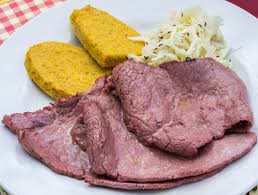 Versare la polenta in una pirofila da forno larga e bassa, precedentemente imburrata, livellandone la superficie con una spatola. Carne Salada Polenta E Crauti Bild Von Malga Berg Granda Pergine Valsugana Tripadvisor