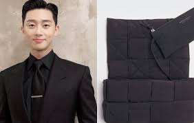 Park seo joon played the lead role alongside actress hwang jung eum, who had been the main actress in kill me, heal me. Park Seo Joon S Bottega Veneta Bag Reportedly Sold Out All Across South Korea Kdramastars