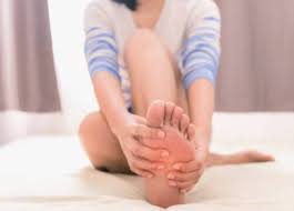 Pour stopper la douleur, il suffit d'appliquer un mélange de vinaigre. Soin Des Pieds Comment Soigner Ses Pieds Tout Pratique