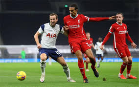 أخيرًا نجح ليفربول في كسر نحسه في الدوري الإنجليزي، بعدما تغلب على مضيفه توتنهام بنتيجة 3/1 بالجولة 20 من عمر. Ù„ÙŠÙØ±Ø¨ÙˆÙ„ ÙŠØ³ØªØ¹ÙŠØ¯ Ø¨Ø±ÙŠÙ‚Ù‡ ÙˆÙŠØ¶Ø±Ø¨ ØªÙˆØªÙ†Ù‡Ø§Ù… Ø¨Ø«Ù„Ø§Ø«ÙŠØ© Ù…ØºØ±Ø¯ Ø¨Ø±Ø³