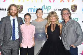 Goldie hawn and kurt russell have been together for nearly 35 years in an industry where relationships don't last. Kurt Russell And Goldie Hawn Family Pictures Popsugar Celebrity