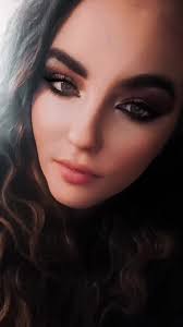 Hope Roark's Instagram, Twitter & Facebook