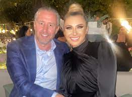 Vă rog să înţelegeţi că este vorba despre viaţa noastră privată, despre copiii noştri şi vă rog să ne respectaţi decizia. Anamaria Prodan O NouÄƒ ReacÈ›ie LegatÄƒ De DivorÈ›ul De LaurenÈ›iu Reghecampf Nu M AÈ™ Mai RecÄƒsÄƒtori El E Iubirea VieÈ›ii Mele Video Exclusiv Prosport Live