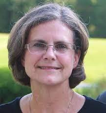 Dee Hertz's Instagram, Twitter & Facebook