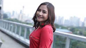 Cantik nan seksi, prilly latuconsina main pole dance di hari perempuan sedunia. Harapan Prilly Latuconsina Di Tahun 2021 Soal Rencana Menikah Aku Aja Masih Suka Main Balon Tribunnewsmaker Com