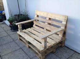 La Metamorphose Du Balcon Fabrication Salon Jardin Chaises En Palette Salon En Palettes Fauteuil Palettes